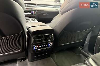 Позашляховик / Кросовер Audi Q7 2016 в 