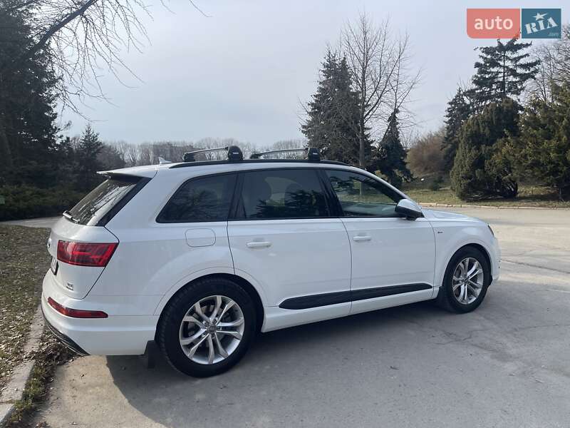Внедорожник / Кроссовер Audi Q7 2016 в Киеве