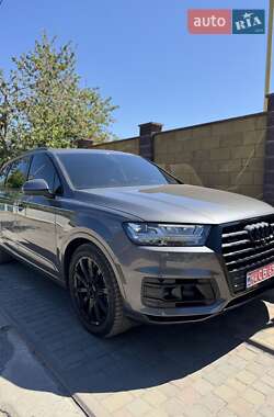 Внедорожник / Кроссовер Audi Q7 2018 в 