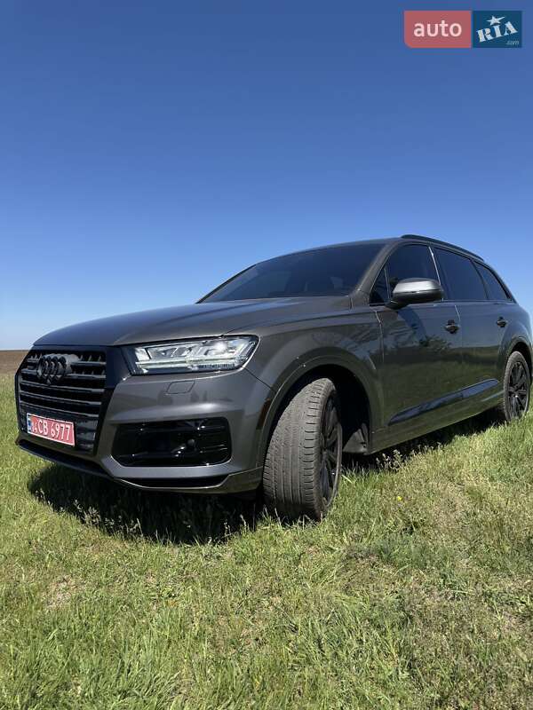 Внедорожник / Кроссовер Audi Q7 2018 в 