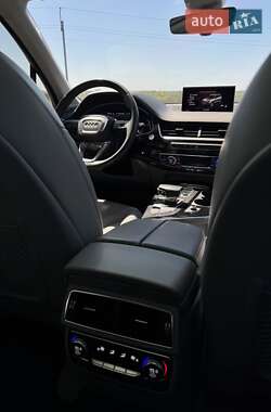 Внедорожник / Кроссовер Audi Q7 2018 в 