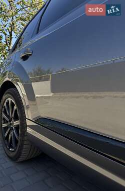 Внедорожник / Кроссовер Audi Q7 2018 в 