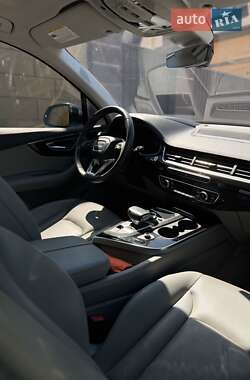 Внедорожник / Кроссовер Audi Q7 2018 в 