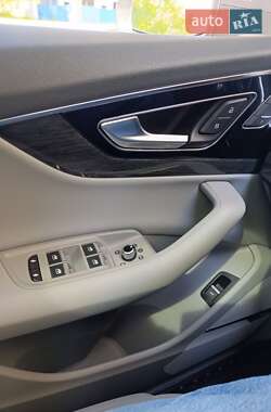 Внедорожник / Кроссовер Audi Q7 2018 в 