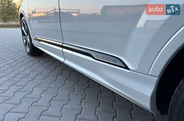 Позашляховик / Кросовер Audi Q7 2024 в 