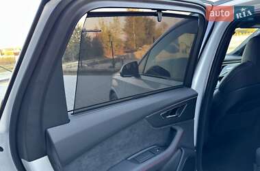 Позашляховик / Кросовер Audi Q7 2024 в 