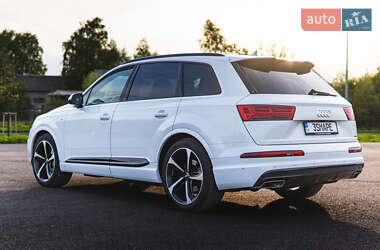 Внедорожник / Кроссовер Audi Q7 2017 в 