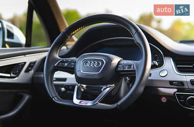 Внедорожник / Кроссовер Audi Q7 2017 в 