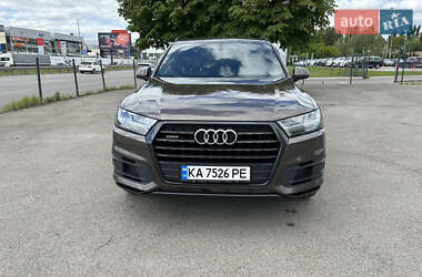 Позашляховик / Кросовер Audi Q7 2017 в 