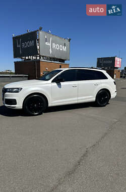 Позашляховик / Кросовер Audi Q7 2017 в 