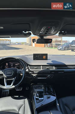 Позашляховик / Кросовер Audi Q7 2017 в 