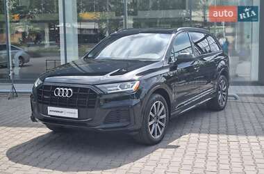 Позашляховик / Кросовер Audi Q7 2021 в 