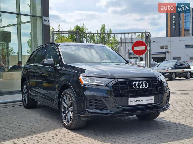 Внедорожник / Кроссовер Audi Q7 2021 в 