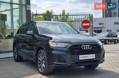 Позашляховик / Кросовер Audi Q7 2021 в 