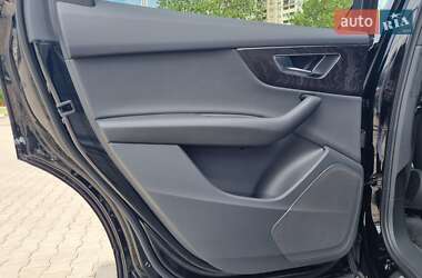 Позашляховик / Кросовер Audi Q7 2021 в 