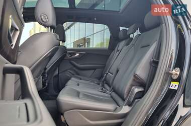 Позашляховик / Кросовер Audi Q7 2021 в 