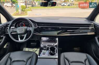 Позашляховик / Кросовер Audi Q7 2021 в 