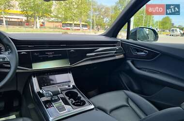 Позашляховик / Кросовер Audi Q7 2021 в 