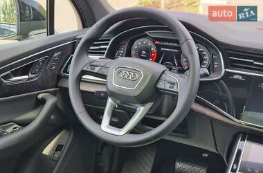 Позашляховик / Кросовер Audi Q7 2021 в 