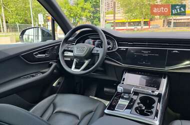 Позашляховик / Кросовер Audi Q7 2021 в 