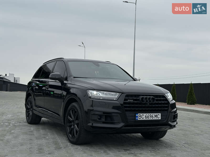 Внедорожник / Кроссовер Audi Q7 2016 в 