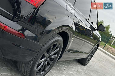 Внедорожник / Кроссовер Audi Q7 2016 в 