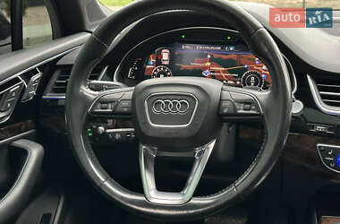 Внедорожник / Кроссовер Audi Q7 2016 в 