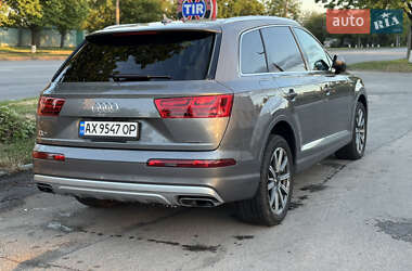 Позашляховик / Кросовер Audi Q7 2017 в 