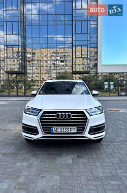 Внедорожник / Кроссовер Audi Q7 2015 в 