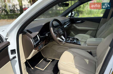 Внедорожник / Кроссовер Audi Q7 2016 в 