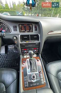 Внедорожник / Кроссовер Audi Q7 2010 в 