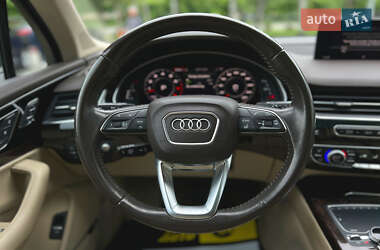 Позашляховик / Кросовер Audi Q7 2016 в 