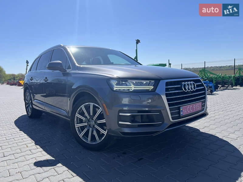Позашляховик / Кросовер Audi Q7 2018 в 