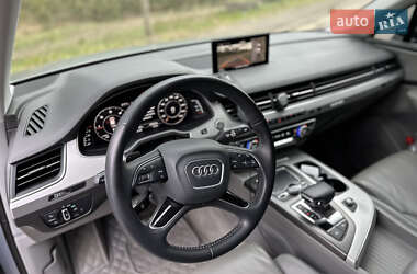 Внедорожник / Кроссовер Audi Q7 2016 в 