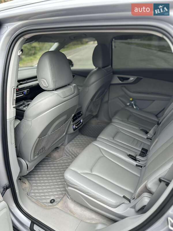 Внедорожник / Кроссовер Audi Q7 2016 в Сарнах