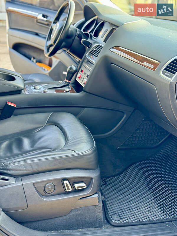 Позашляховик / Кросовер Audi Q7 2010 в Чернігові