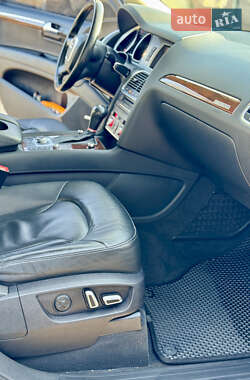 Позашляховик / Кросовер Audi Q7 2010 в 