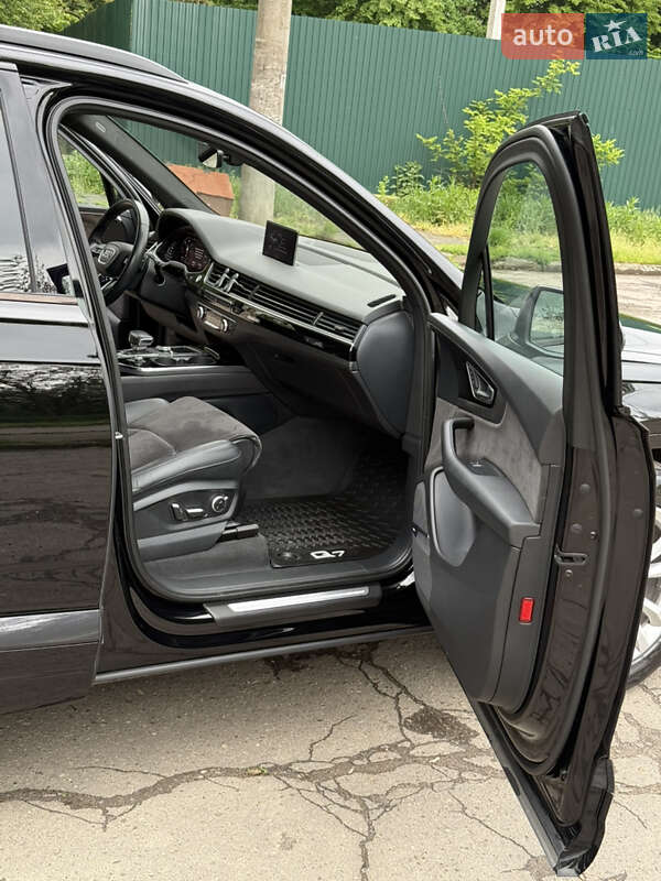 Позашляховик / Кросовер Audi Q7 2019 в Чернівцях