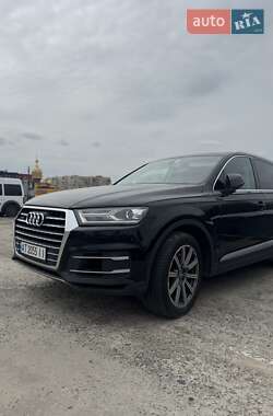 Позашляховик / Кросовер Audi Q7 2015 в 