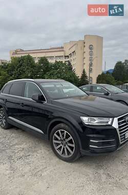 Позашляховик / Кросовер Audi Q7 2015 в 