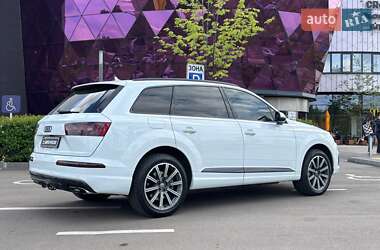 Внедорожник / Кроссовер Audi Q7 2016 в 