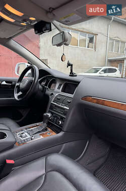 Позашляховик / Кросовер Audi Q7 2013 в 