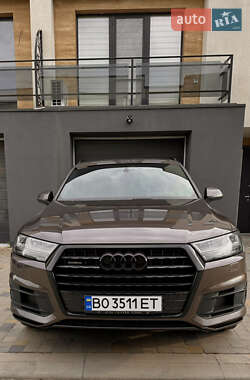 Внедорожник / Кроссовер Audi Q7 2015 в 