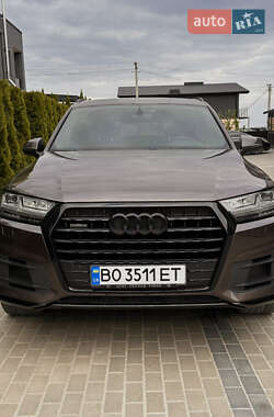 Внедорожник / Кроссовер Audi Q7 2015 в 