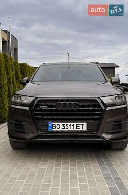 Внедорожник / Кроссовер Audi Q7 2015 в 