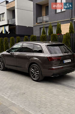 Внедорожник / Кроссовер Audi Q7 2015 в 