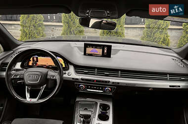 Внедорожник / Кроссовер Audi Q7 2015 в 