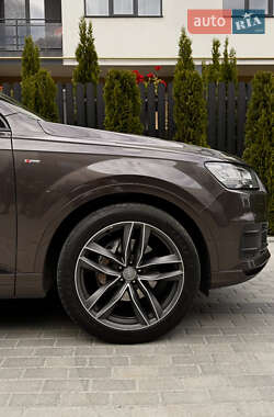 Внедорожник / Кроссовер Audi Q7 2015 в 
