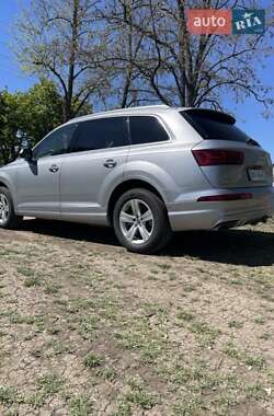 Внедорожник / Кроссовер Audi Q7 2017 в 