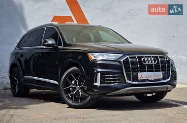 Позашляховик / Кросовер Audi Q7 2021 в 